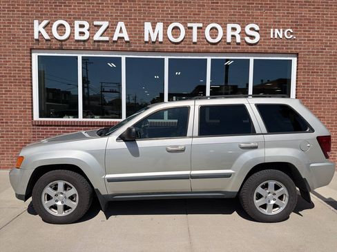 Used 2008 Jeep Grand Cherokee Laredo w/ Sun/Sound Group AWD/4WD image 2