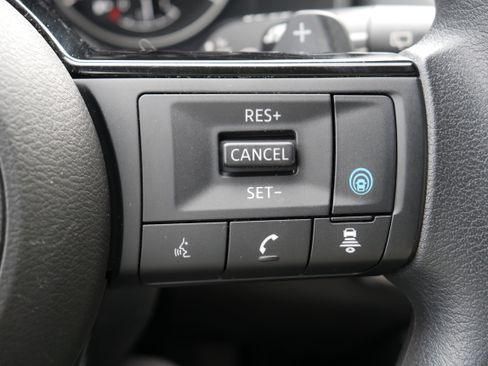 Used 2023 Nissan Rogue SV AWD/4WD image 24