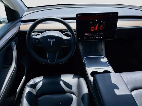 Used 2023 Tesla Model Y Long Range AWD/4WD image 23