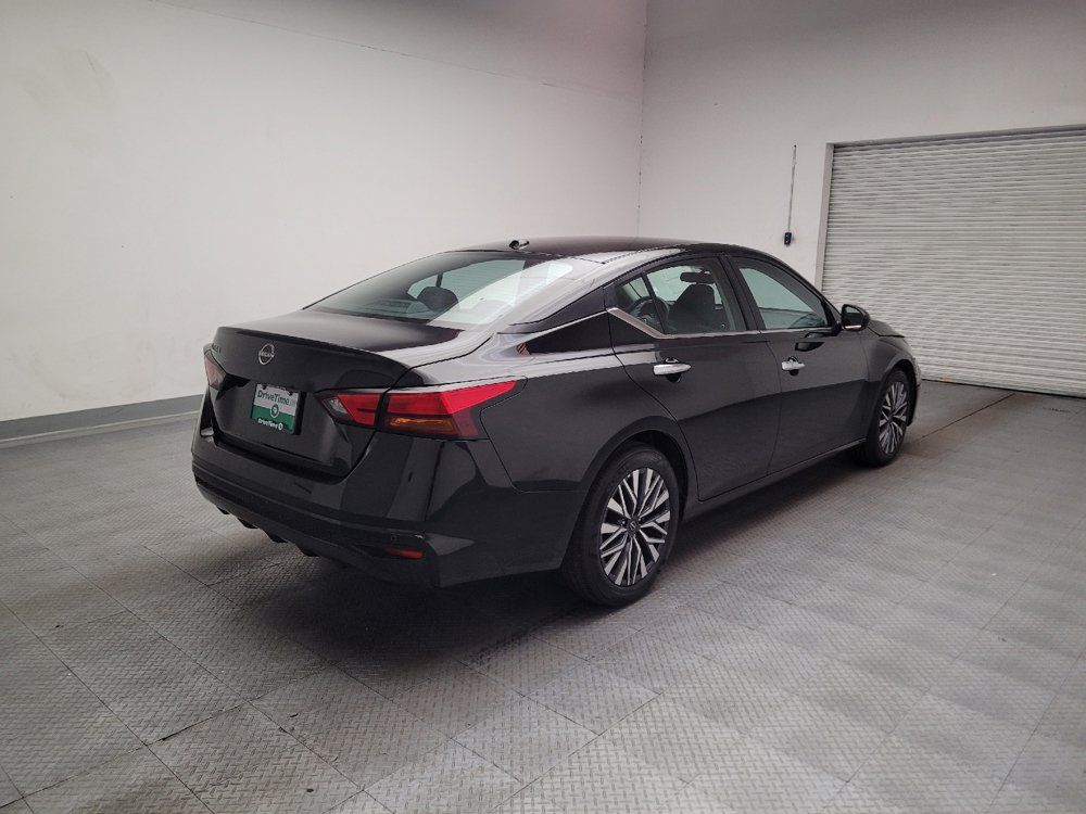 Used 2025 Nissan Altima 2.5 SV FWD image 9