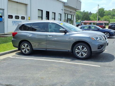 Used 2017 Nissan Pathfinder S AWD/4WD image 10