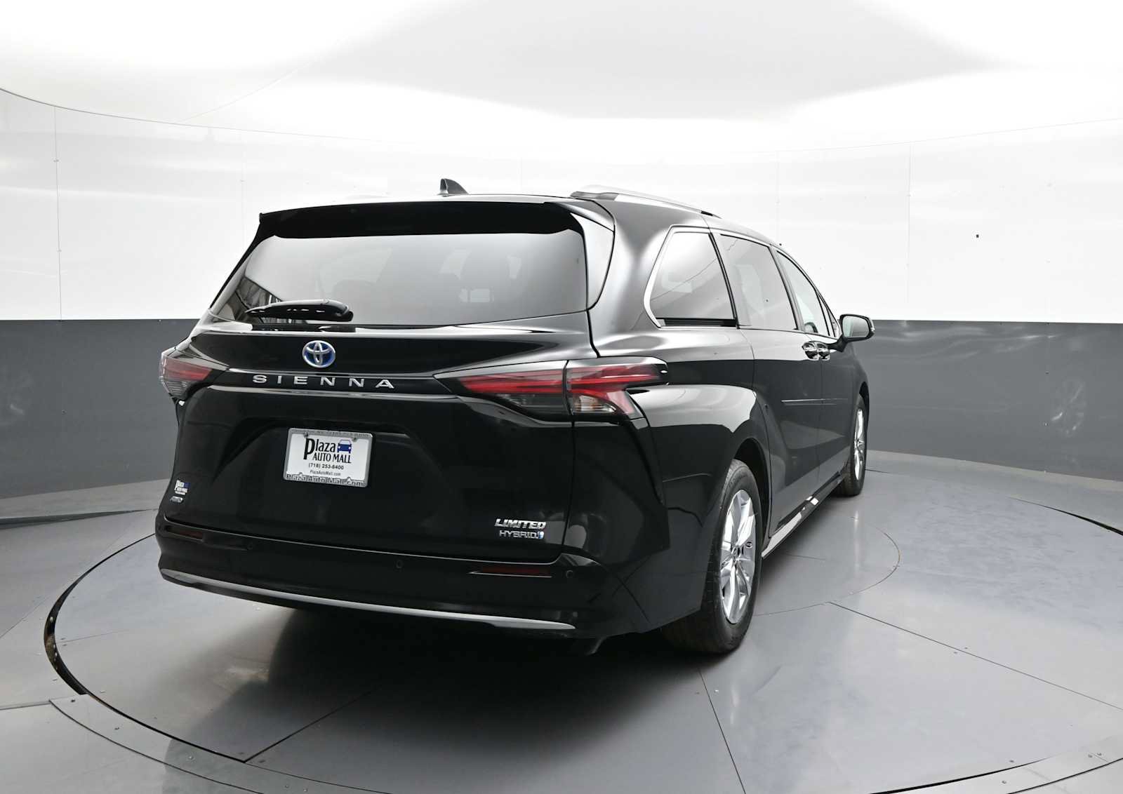 Used 2024 Toyota Sienna Limited AWD/4WD image 6