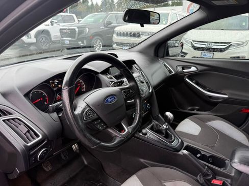 Used 2018 Ford Focus ST image 11