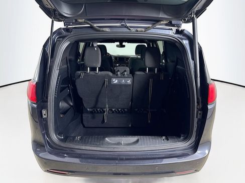 Certified 2020 Chrysler Pacifica Touring w/ S Appearance Package image 18