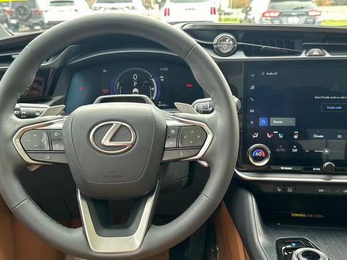 Used 2023 Lexus RZ 450e Premium image 17