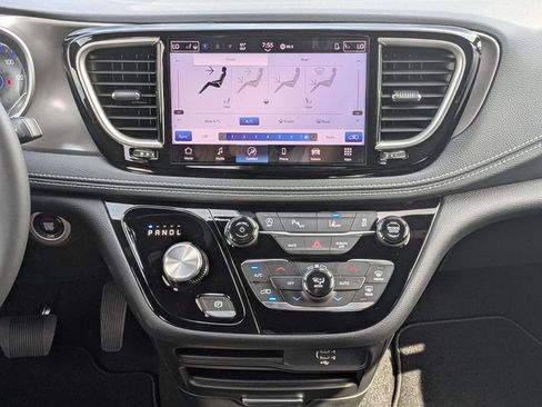 New 2026 Chrysler Pacifica Select image 18