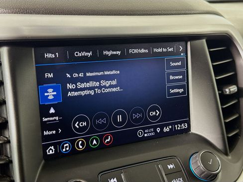 Used 2023 GMC Acadia SLT image 16