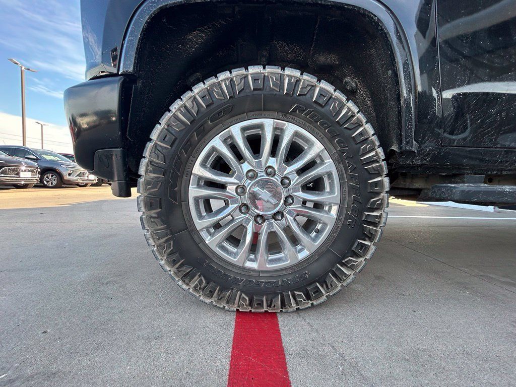 Used 2020 Chevrolet Silverado 2500 High Country w/ Technology Package AWD/4WD image 6