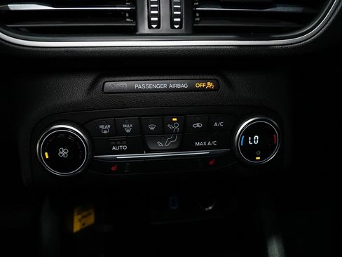 Used 2020 Ford Escape SE image 15