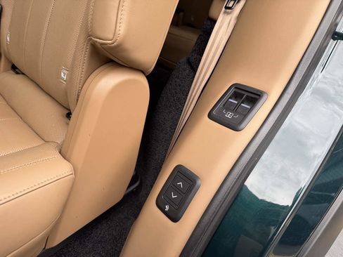 Used 2023 Land Rover Range Rover Long Wheelbase SE image 33