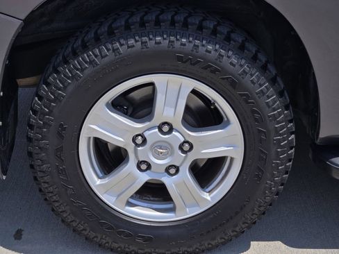 Used 2016 Toyota Sequoia SR5 w/ Premium Package RWD image 10