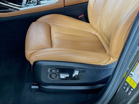 Used 2022 BMW X7 M50i w/ Luxury Seating Package AWD/4WD image 23