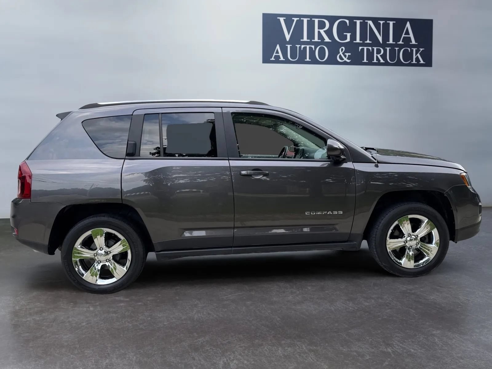 Used 2017 Jeep Compass High Altitude FWD image 4