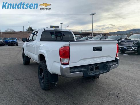 Used 2016 Toyota Tacoma SR5 image 5