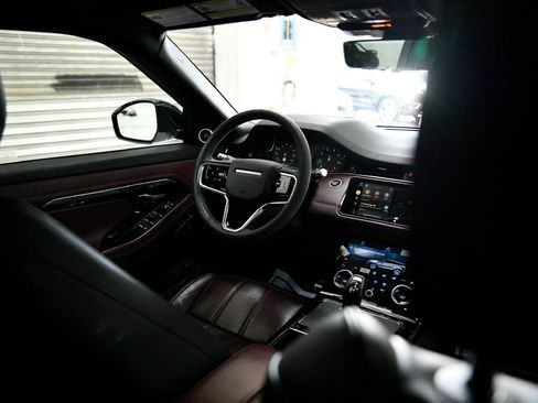 Used 2022 Land Rover Range Rover Evoque R-Dynamic SE image 26