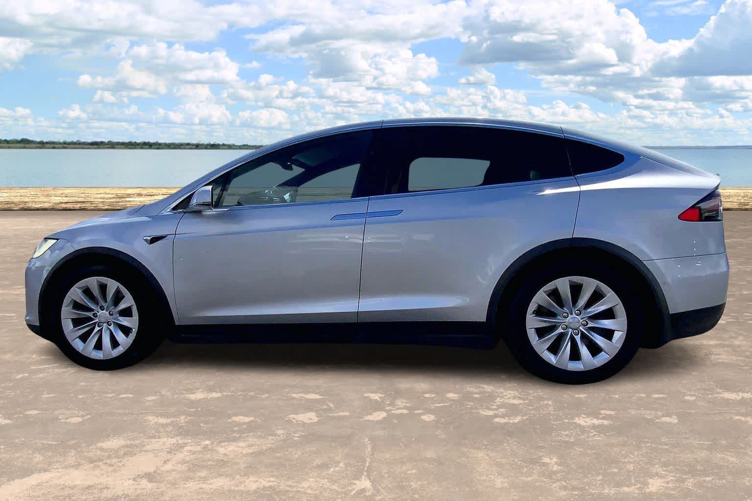 Used 2017 Tesla Model X 75D AWD/4WD image 3