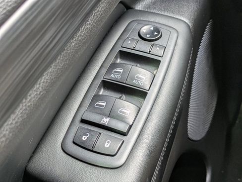 Used 2021 Jeep Grand Cherokee Laredo X image 21