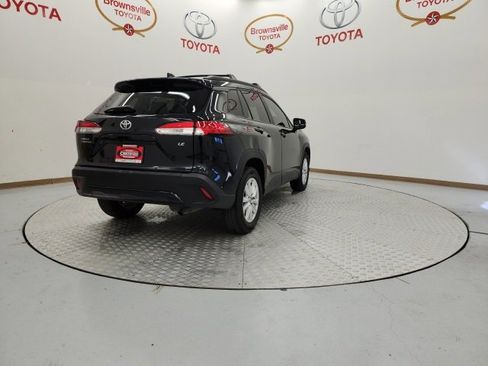 Used 2025 Toyota Corolla Cross LE image 8