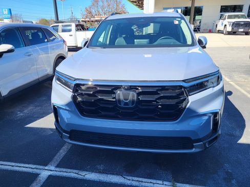 Used 2023 Honda Pilot Elite image 2