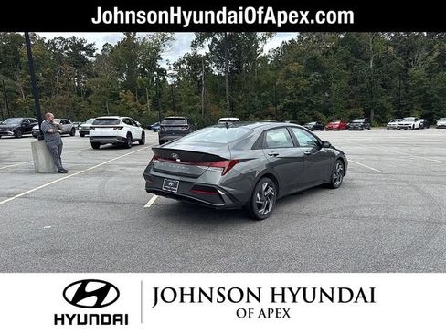 Used 2025 Hyundai Elantra Sport FWD image 15