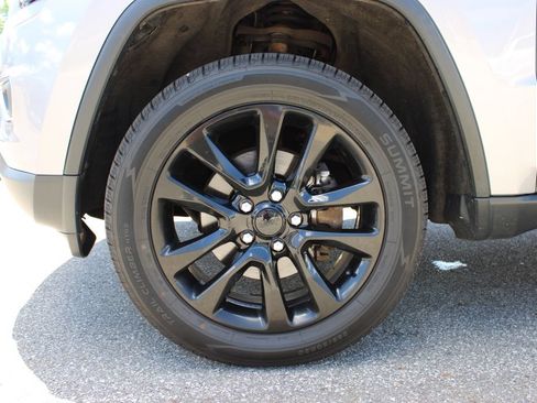 Used 2015 Jeep Grand Cherokee Limited w/ Luxury Group II AWD/4WD image 31