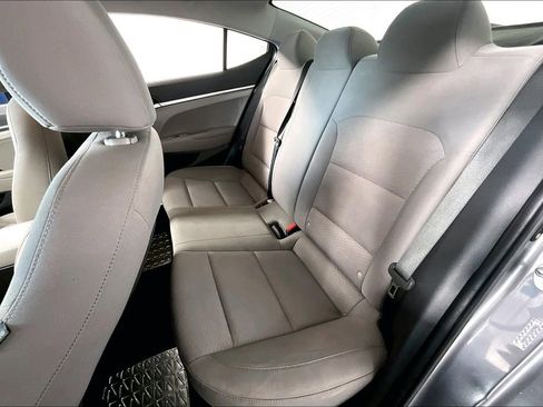 Used 2019 Hyundai Elantra SE image 25