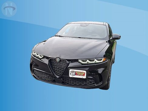 Used 2025 Alfa Romeo Tonale AWD/4WD image 3