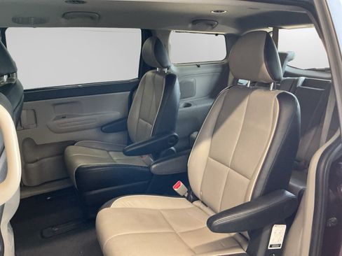 Used 2019 Kia Sedona EX FWD image 13