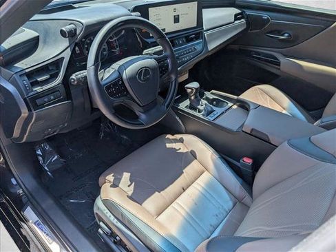 Used 2025 Lexus ES 300h w/ Accessory Package (Z1) FWD image 9