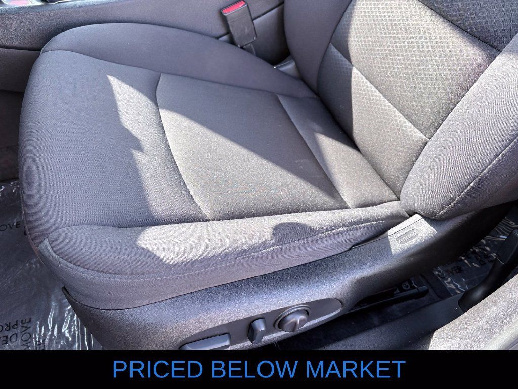 Used 2025 Chevrolet Malibu LT FWD image 9