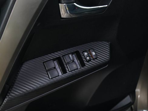 Used 2015 Toyota RAV4 XLE AWD/4WD image 19