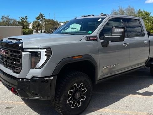 Used 2025 GMC Sierra 2500 AT4X image 5