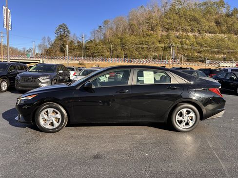 Used 2021 Hyundai Elantra SE image 16