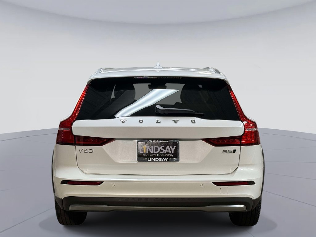 Used 2025 Volvo V60 B5 Cross Country Ultra AWD/4WD image 11