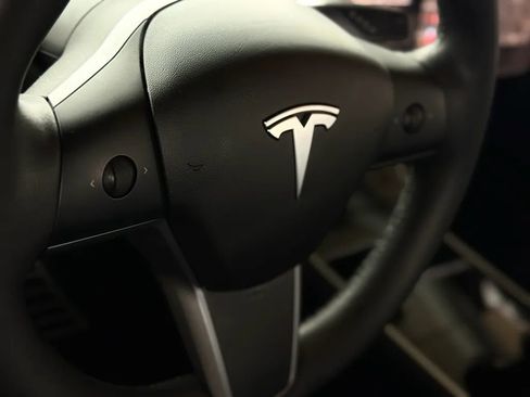 Used 2019 Tesla Model 3 Standard Range Plus image 32