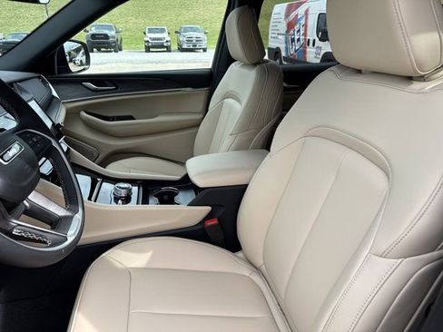 New 2026 Jeep Grand Cherokee Limited w/ Limited Altitude Package AWD/4WD image 5