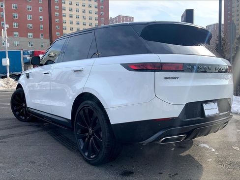 Used 2024 Land Rover Range Rover Sport SE image 3