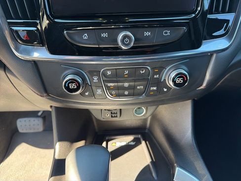 Used 2023 Chevrolet Traverse RS image 21