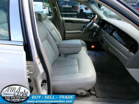 Used 2000 Lincoln Town Car Cartier RWD image 16