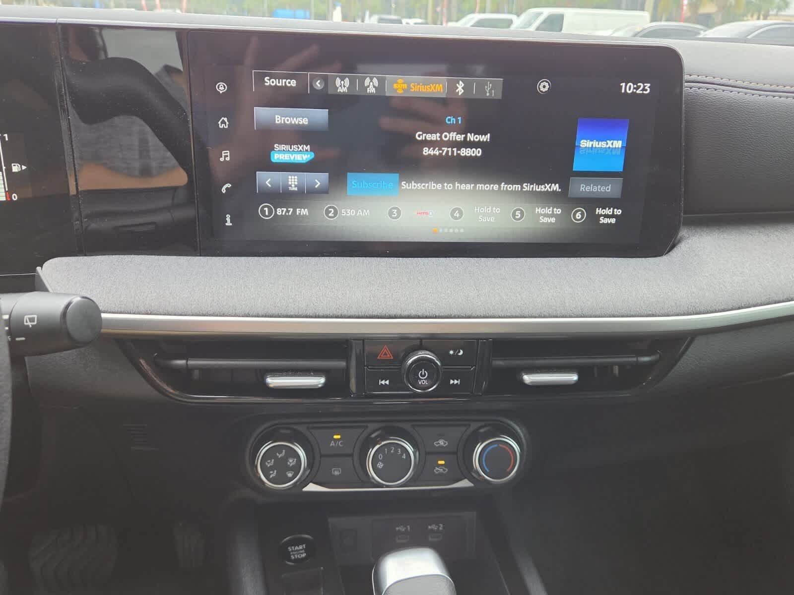 Used 2025 Nissan Kicks SV FWD image 8