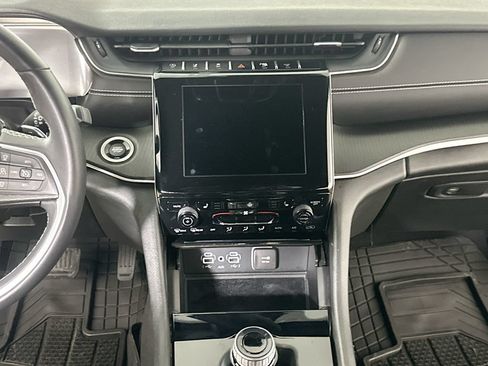 Used 2023 Jeep Grand Cherokee Altitude AWD/4WD image 18