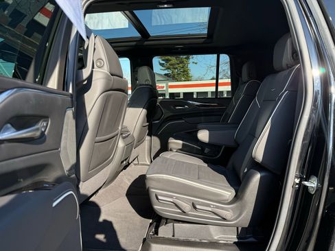 Used 2024 Cadillac Escalade ESV Premium Luxury image 37