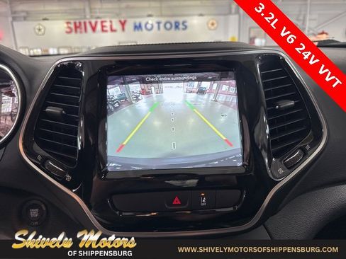 Used 2022 Jeep Cherokee Limited image 18