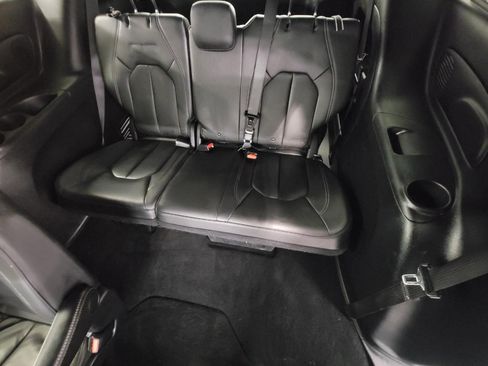 Used 2018 Chrysler Pacifica Touring-L Plus FWD image 28