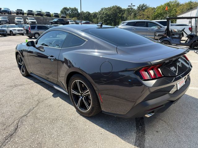 Used 2024 Ford Mustang Coupe RWD image 5