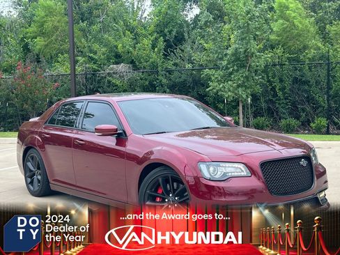 Used 2023 Chrysler 300 C RWD image 1