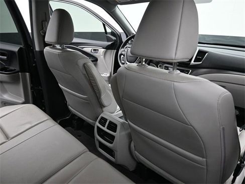 Used 2019 Honda Ridgeline RTL-T image 12