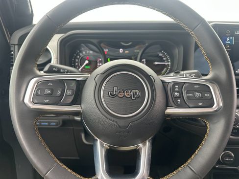 Used 2024 Jeep Wrangler Unlimited Sahara AWD/4WD image 22