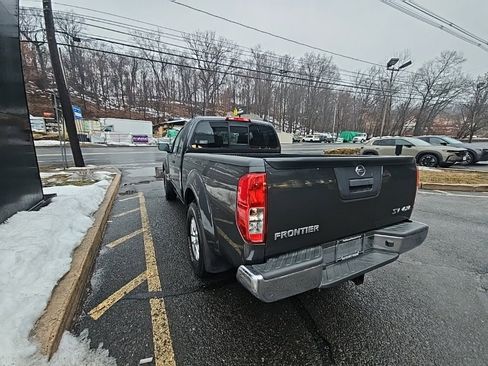 Used 2015 Nissan Frontier SV image 5