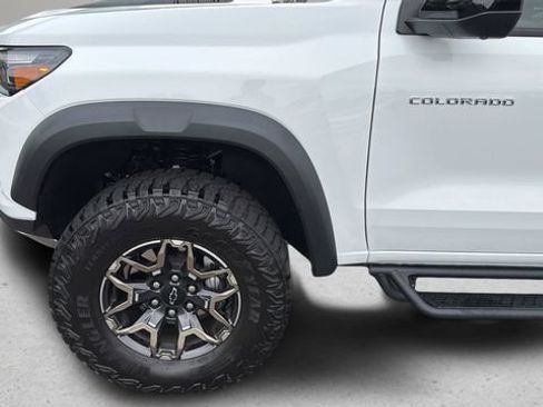 Used 2026 Chevrolet Colorado ZR2 w/ Technology Package AWD/4WD image 33